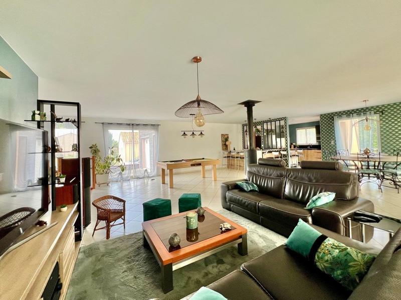 Maison - 235 m² - 7 pièces