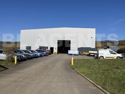 Entrepôt - 550 m² - 5 pièces