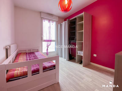 Chambre - 12 m² - 4 pièces