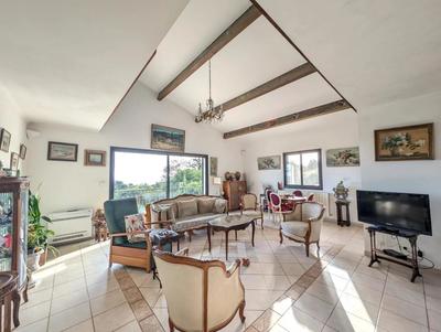 Propriété - 219 m² - 7 pièces