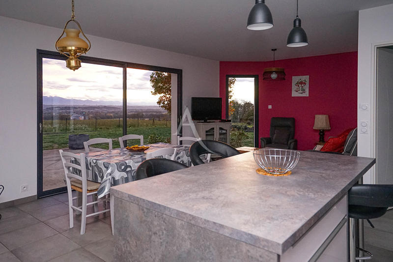 Maison - 104 m² - 4 pièces