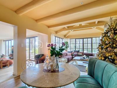 Propriété - 253 m² - 8 pièces