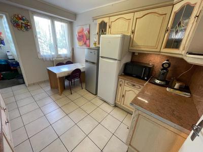 Appartement - 90 m² - 4 pièces