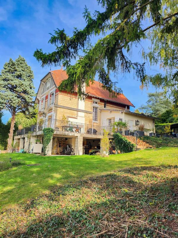 Maison - 212 m² - 10 pièces