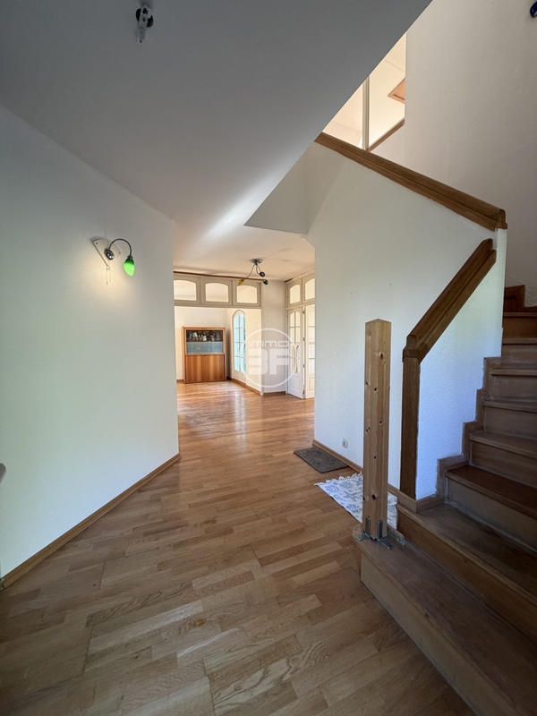 Maison - 211 m² - 8 pièces