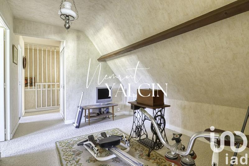 Maison - 233 m² - 8 pièces