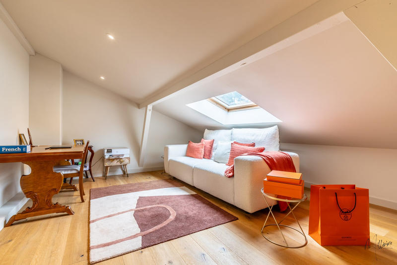 Maison - 312 m² - 8 pièces