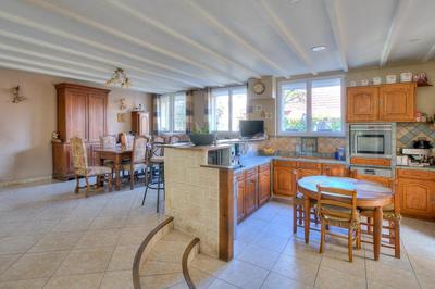 Maison - 280 m² - 14 pièces