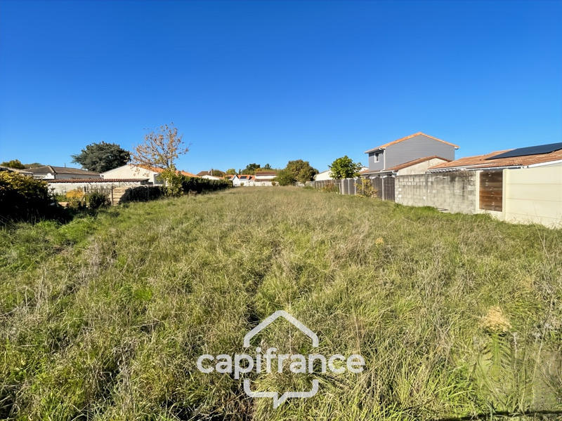 Terrain constructible - 1 700 m²