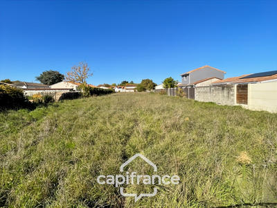 Terrain constructible - 1 700 m²