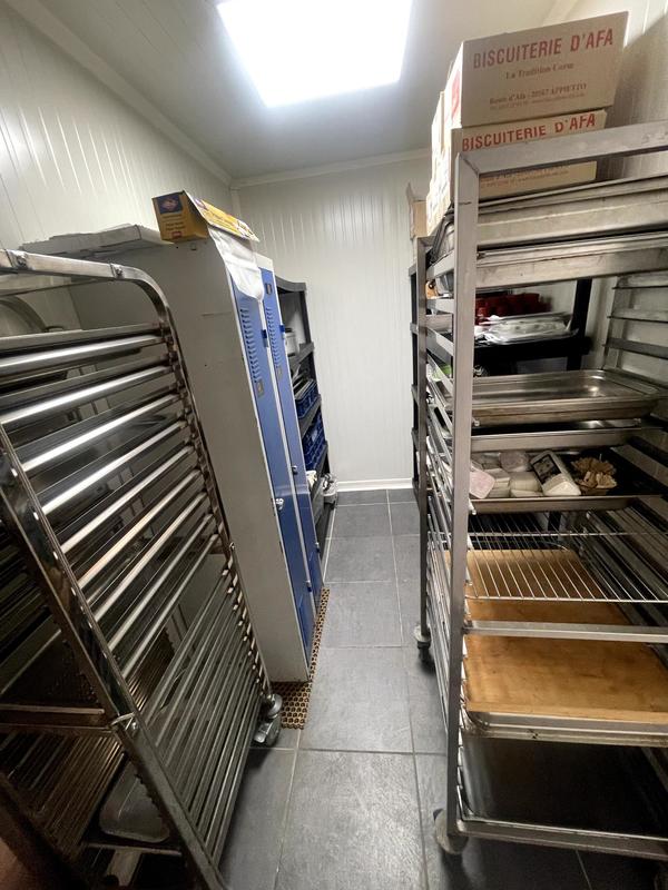 Local commercial - 234 m² - 2 pièces