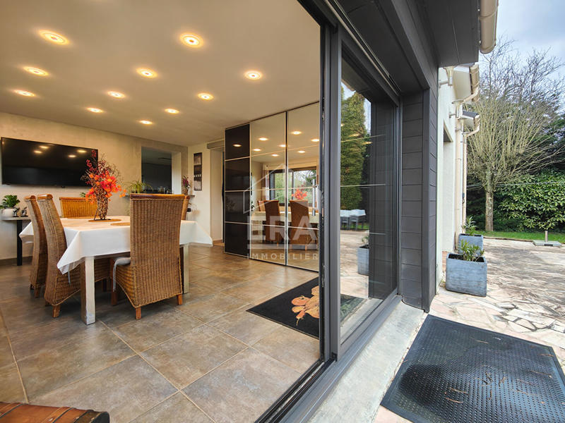 Maison - 161 m² - 8 pièces