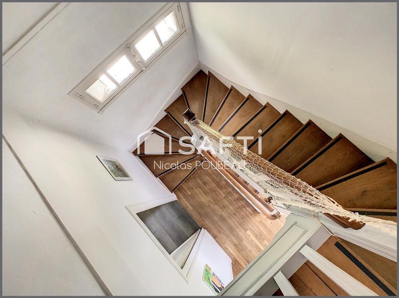 Maison - 240 m² - 9 pièces