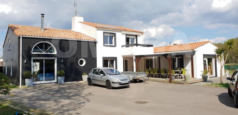 Maison - 470 m² - 16 pièces