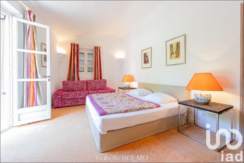 Maison - 360 m² - 9 pièces