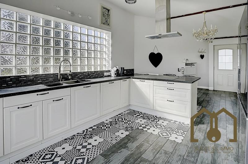 Maison traditionnelle - 200 m² - 8 pièces