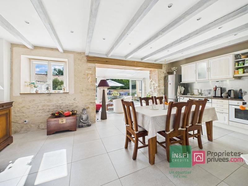 Maison - 220 m² - 8 pièces