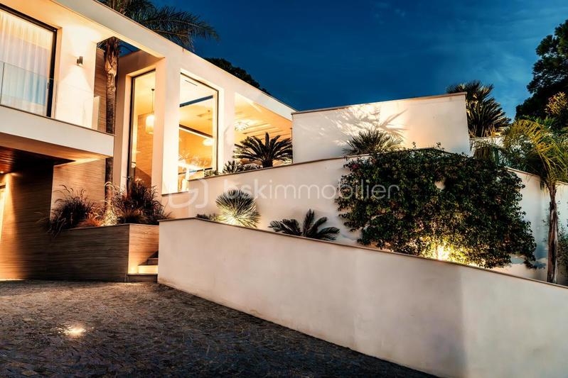 Villa - 395 m² - 9 pièces