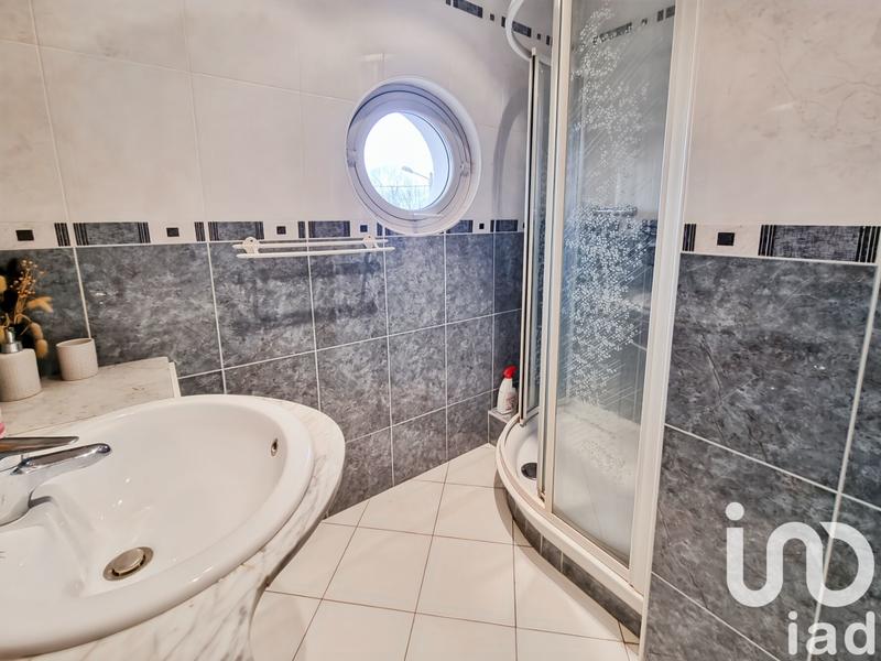 Maison - 230 m² - 9 pièces