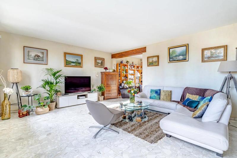 Maison - 230 m² - 9 pièces