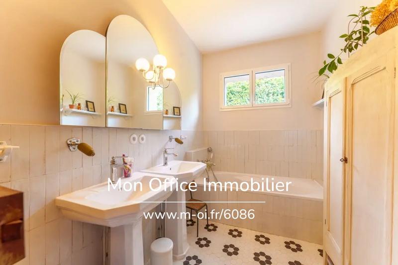 Maison - 230 m² - 8 pièces