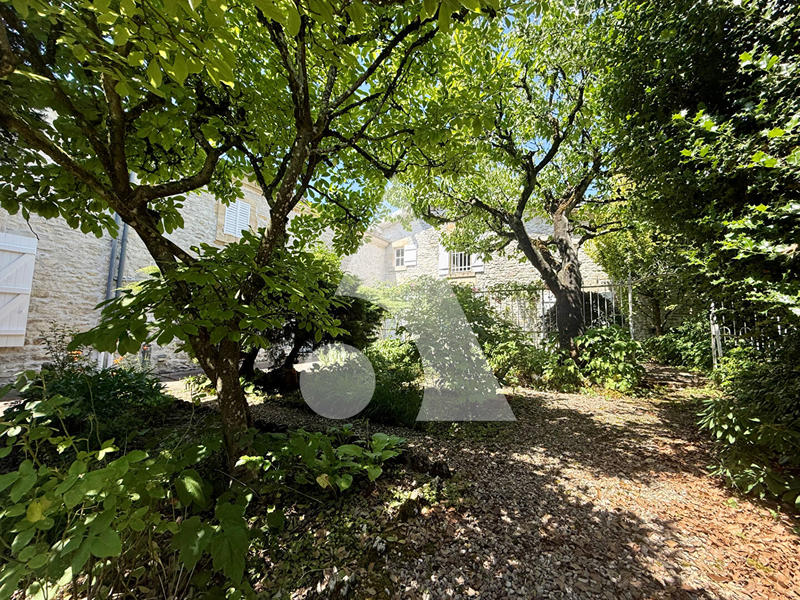 Maison - 310 m² - 11 pièces