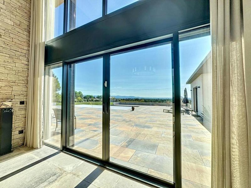 Maison - 300 m² - 8 pièces