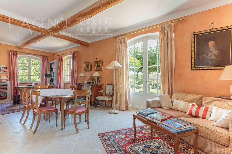 Maison - 326 m² - 7 pièces