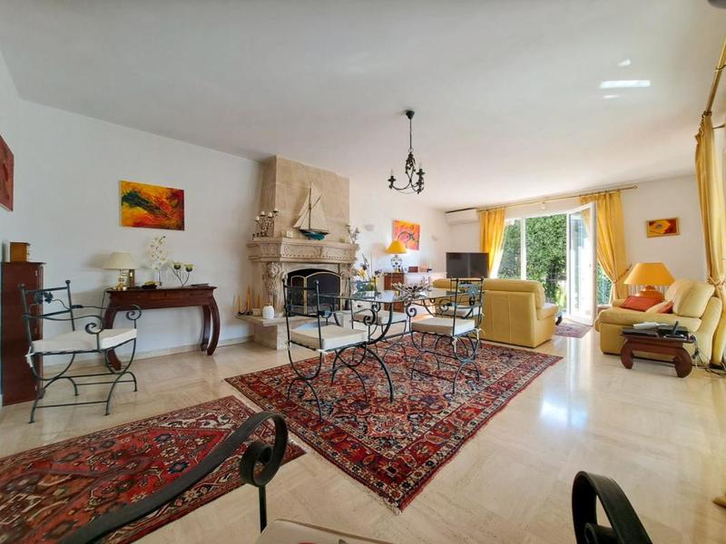 Villa - 234 m² - 9 pièces