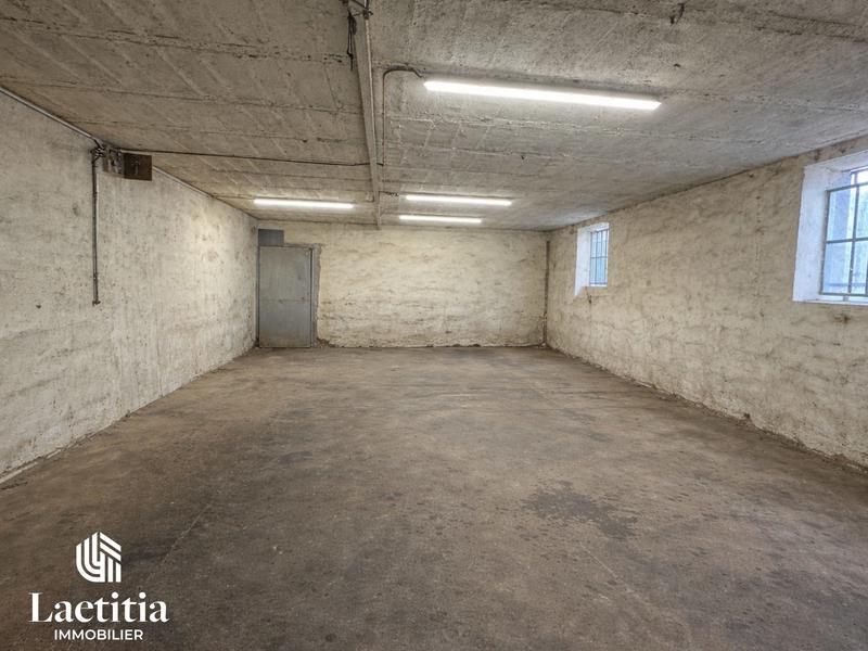 Local d'activités - 297 m²