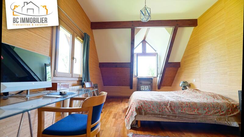 Maison traditionnelle - 184 m² - 7 pièces