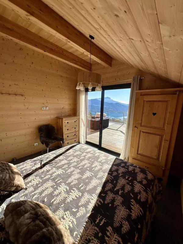 Châlet - 215 m² - 6 pièces