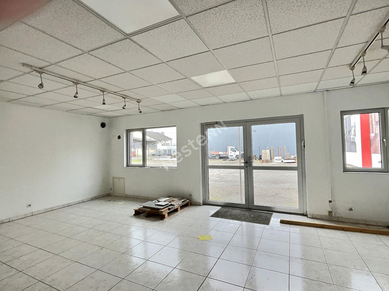 Local commercial - 1 920 m²
