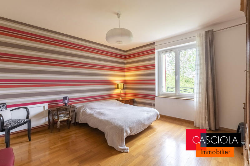 Maison - 318 m² - 8 pièces