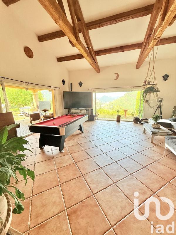 Maison - 207 m² - 7 pièces