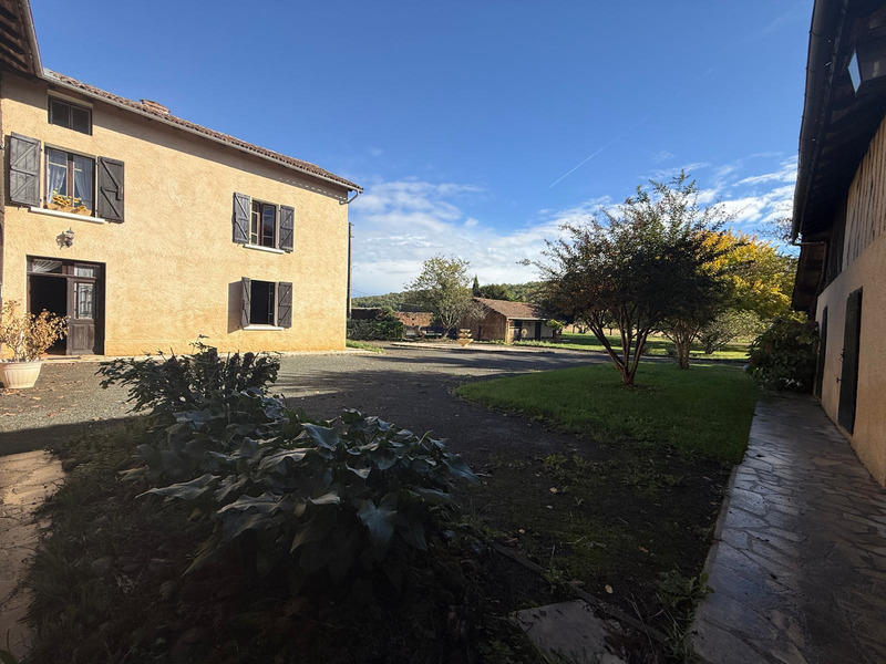 Maison - 250 m² - 5 pièces