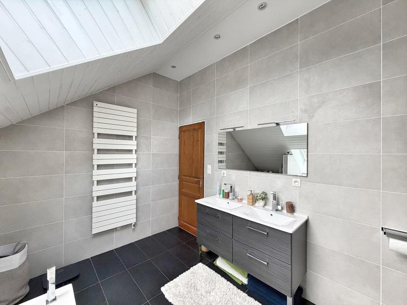 Maison - 211 m² - 7 pièces