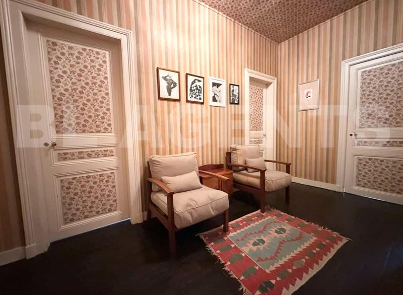 Maison - 309 m² - 12 pièces