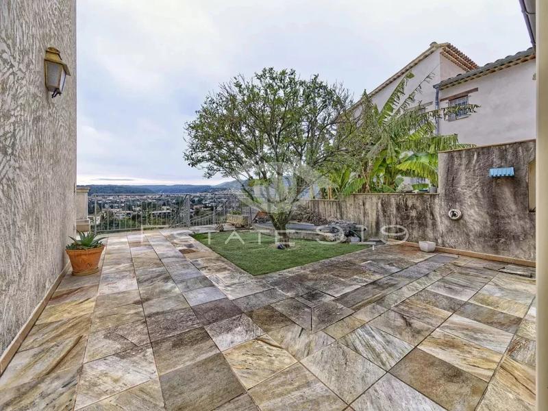 Villa - 181 m² - 7 pièces