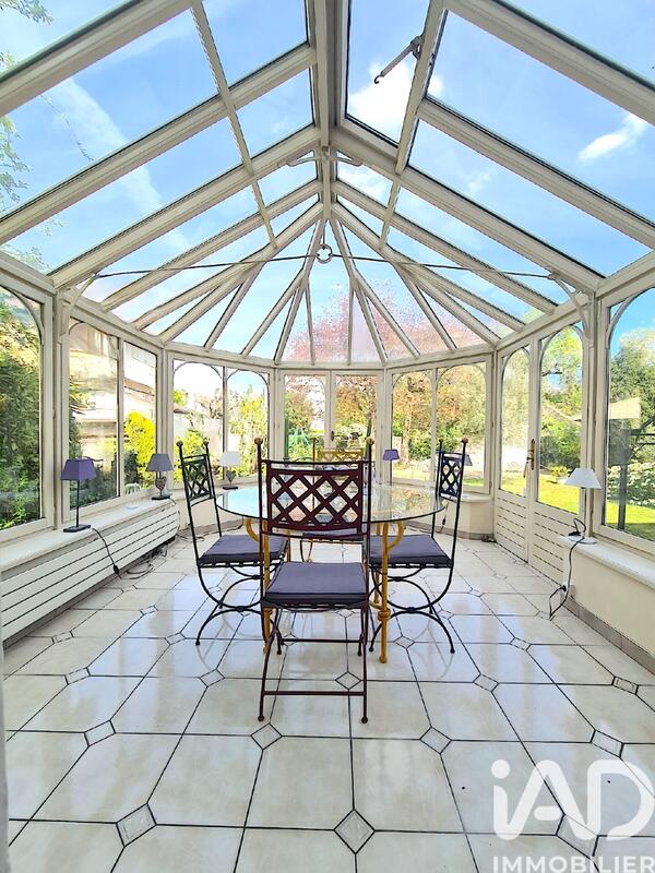 Maison - 180 m² - 11 pièces