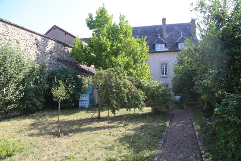 Maison - 340 m² - 9 pièces