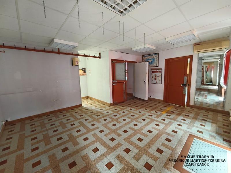 Bureau - 152 m² - 6 pièces