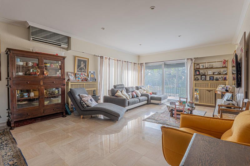 Maison - 237 m² - 8 pièces