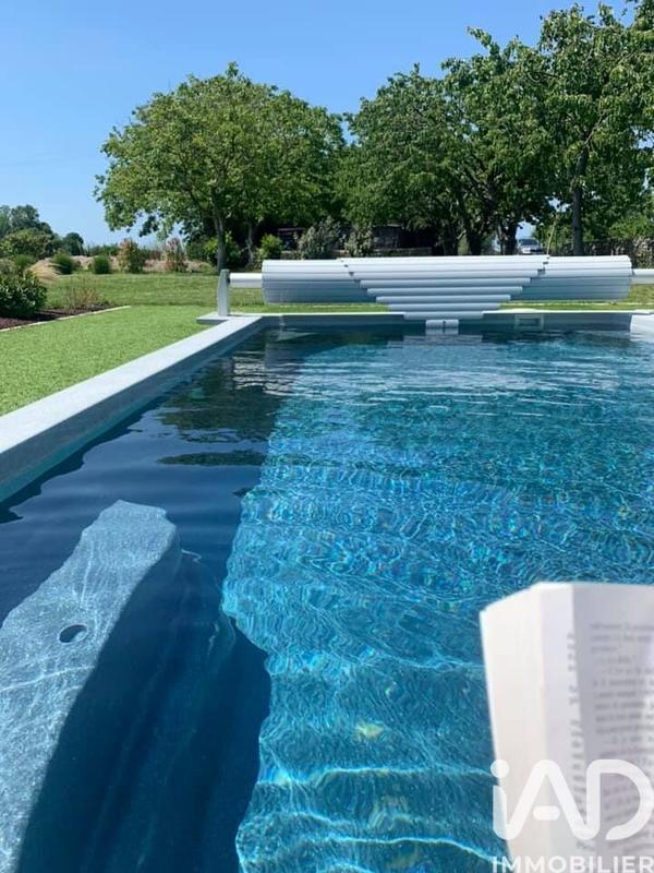 Maison - 305 m² - 15 pièces