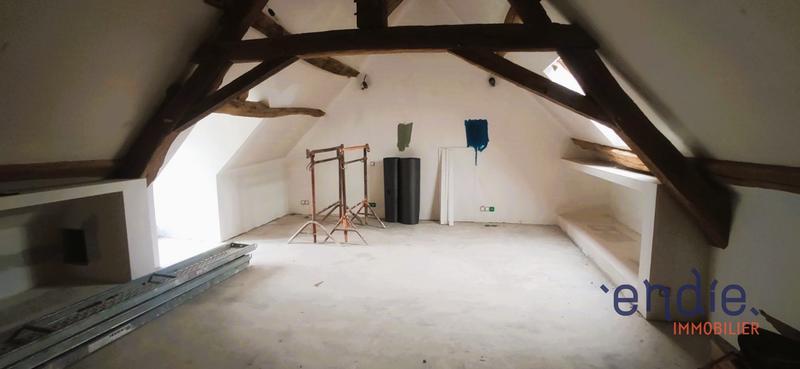 Maison - 221 m² - 8 pièces