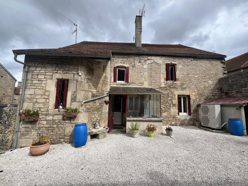 Maison de village - 87 m² - 4 pièces