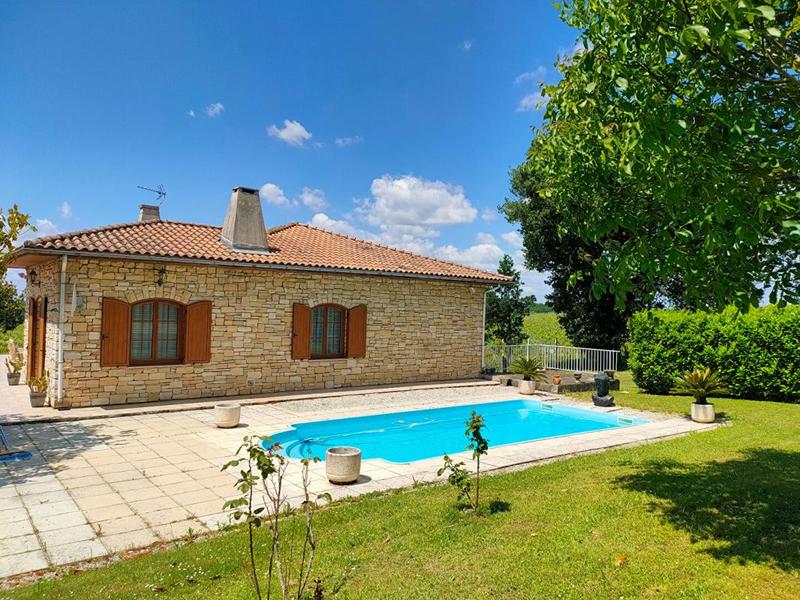 Maison - 360 m² - 8 pièces