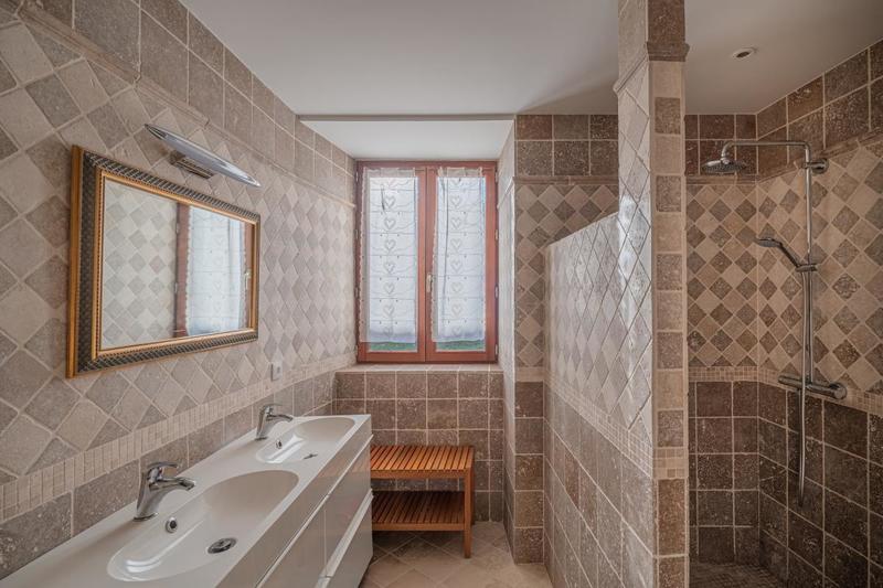 Maison en pierre - 234 m² - 6 pièces