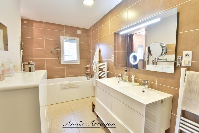 Maison - 230 m² - 6 pièces