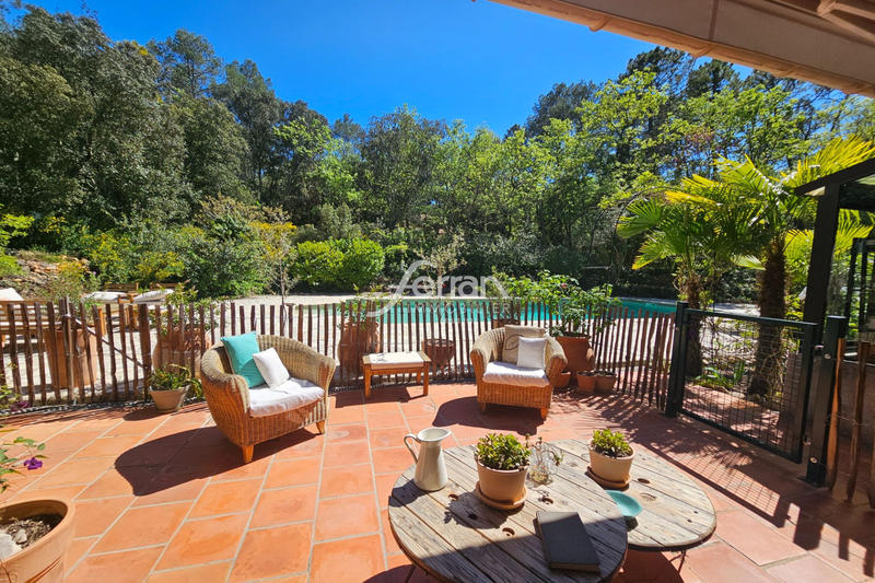 Maison - 200 m² - 7 pièces